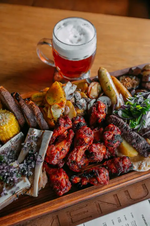 Мясное блюдо Praha в вертикальном кадре